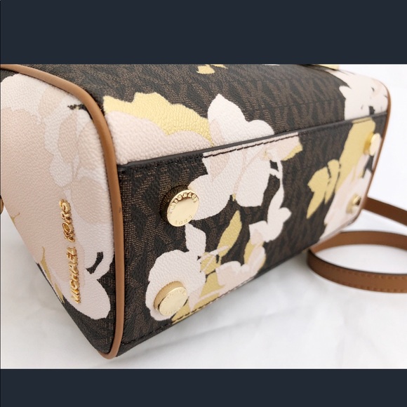 Gaby’sBags👜💕-NWT Michael Kors Small Satchel - Picture 6 of 8